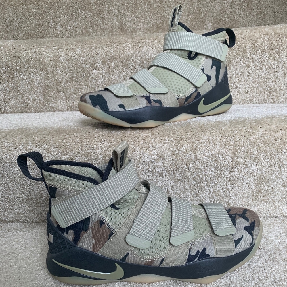 Nike LbJ Soilder Zooms